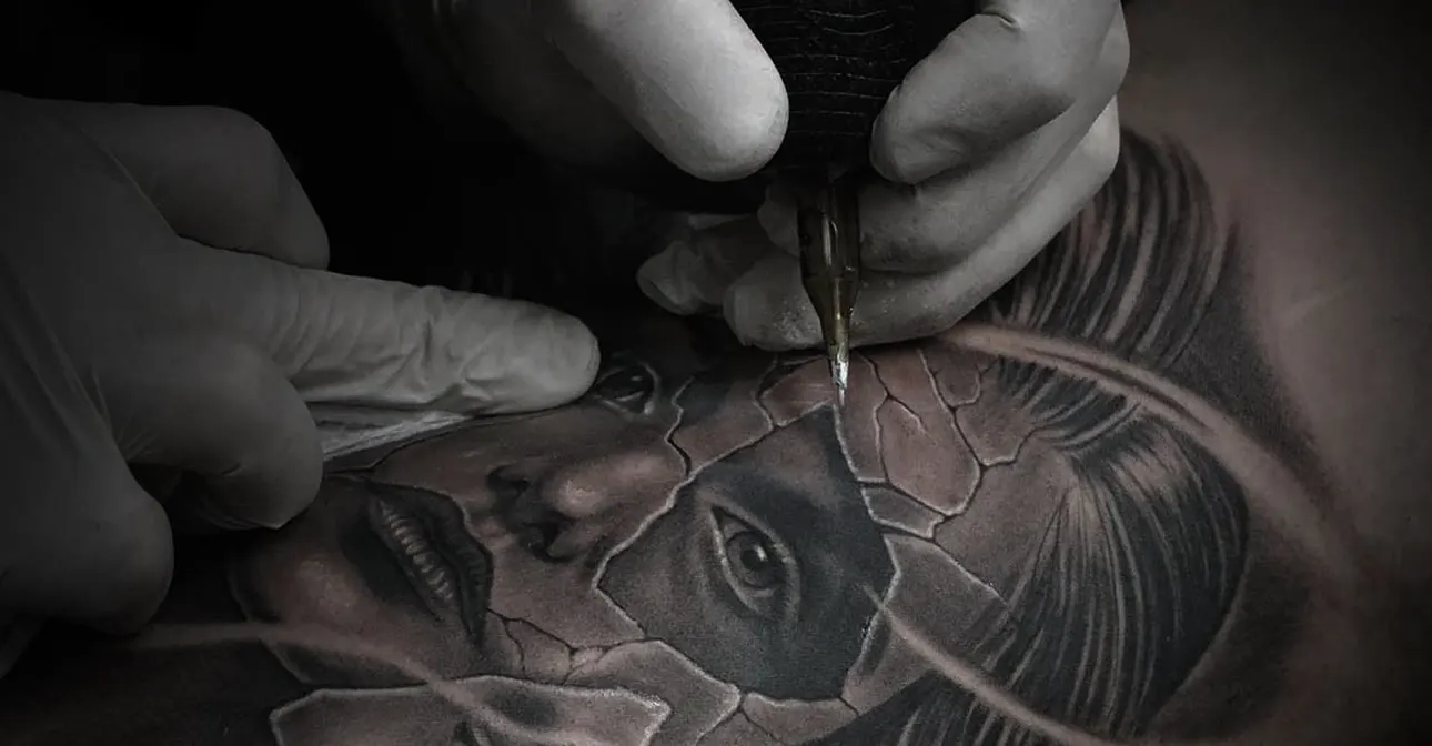 Tattoo-Artist
